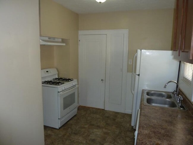 Building Photo - 719 11th St NW