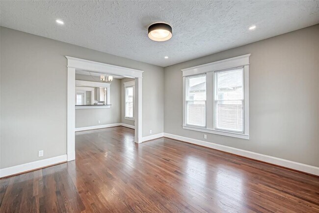 Building Photo - 1721 Airline Dr