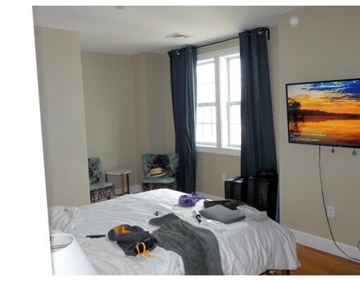 Building Photo - 186 Bradford St