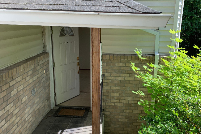 Front Private Entrance - 7830 SE 98th Ave