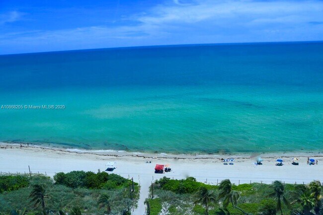 Foto del edificio - 5445 Collins Ave