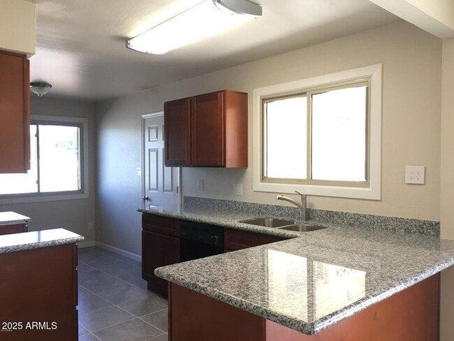 Building Photo - 1115 E Concorda Dr