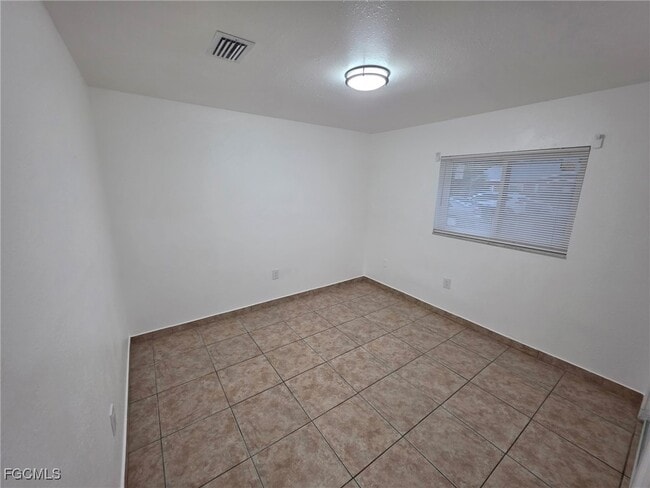 Foto del edificio - 2148 Dora St