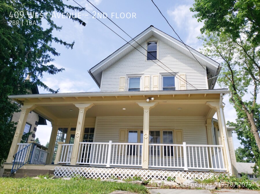 Primary Photo - 2 Bedroom 1 Bathroom 2nd Floor Unit!