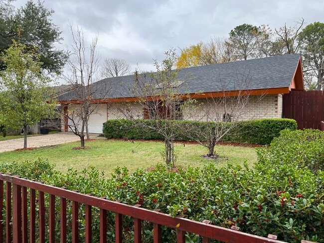 Photo - Marblehead House