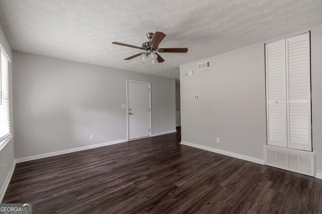 Foto del edificio - 2364 Peachwood Cir NE
