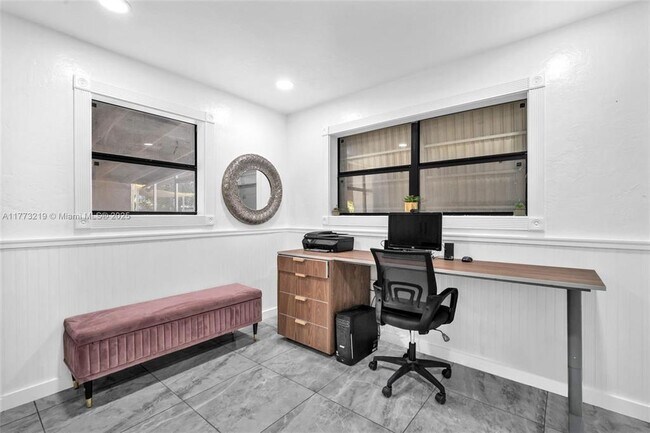 Foto del edificio - 7151 Taft St