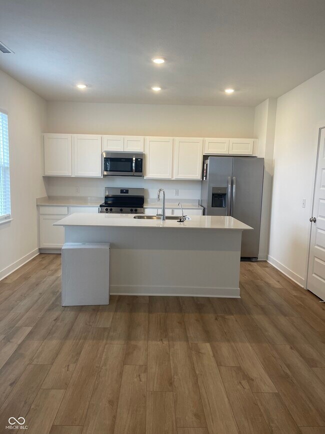 Foto del edificio - 1717 Woods Edge Dr