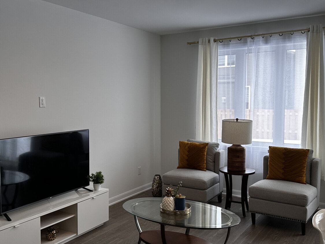 Living Room - 939 Athenry Crt
