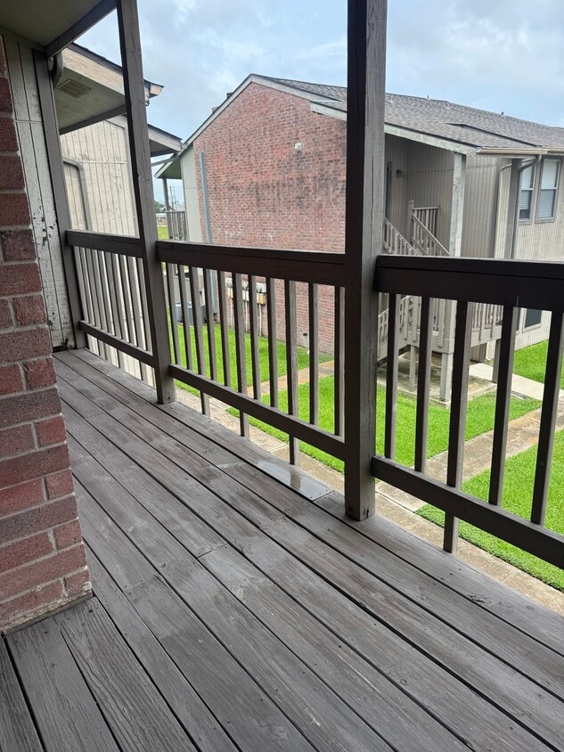 Building Photo - 418 Garland Dr