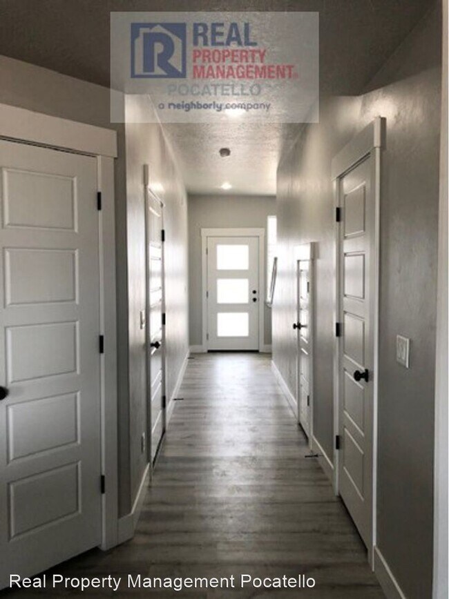 Building Photo - 3 br, 2.5 bath House - 169 Park Lawn #8