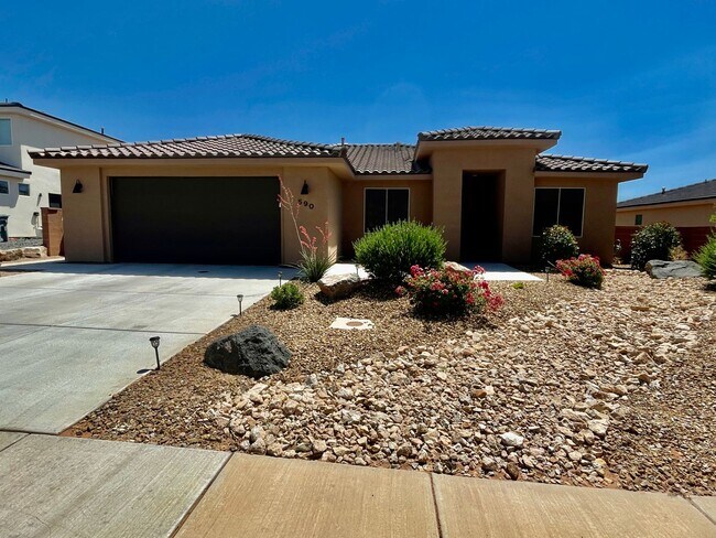 Foto del edificio - Beautiful Pet-Friendly 4-BR Home in Hurricane