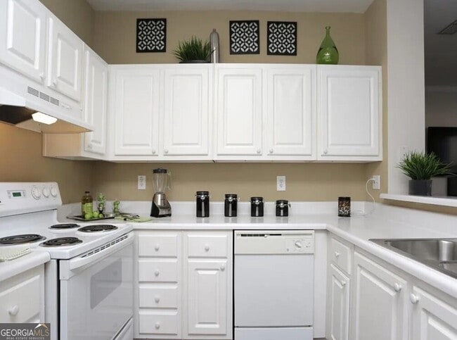 Building Photo - 1600 Blairs Bridge Rd