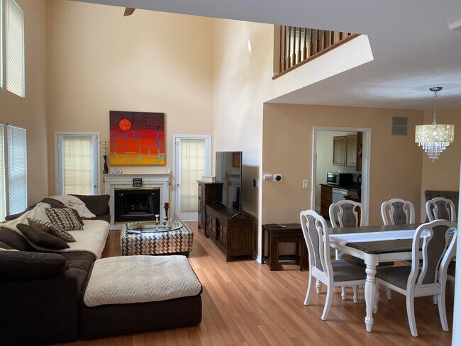 2 Story Living room with Dining - 950 Sweetflower Dr