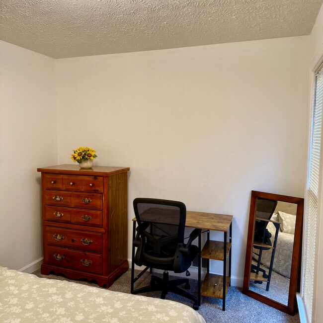 Foto del edificio - 4401 Yorkshire Ct