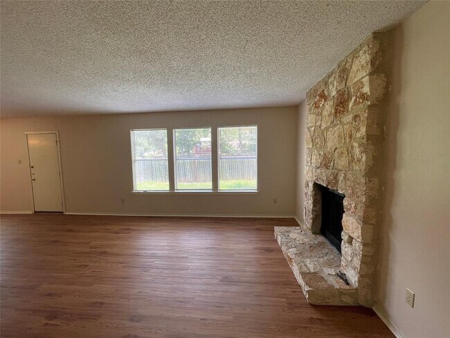 Building Photo - 8116 Pilgrims Pl