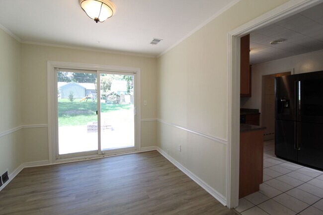 Foto del edificio - 2 Bedroom 1 Bath Home In Prairie Village