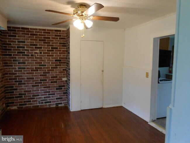 Building Photo - 1022 Joh Ave