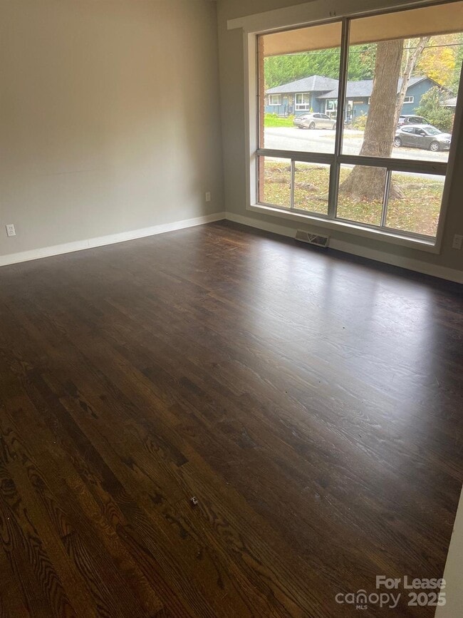 Foto del edificio - 622 Camrose Dr