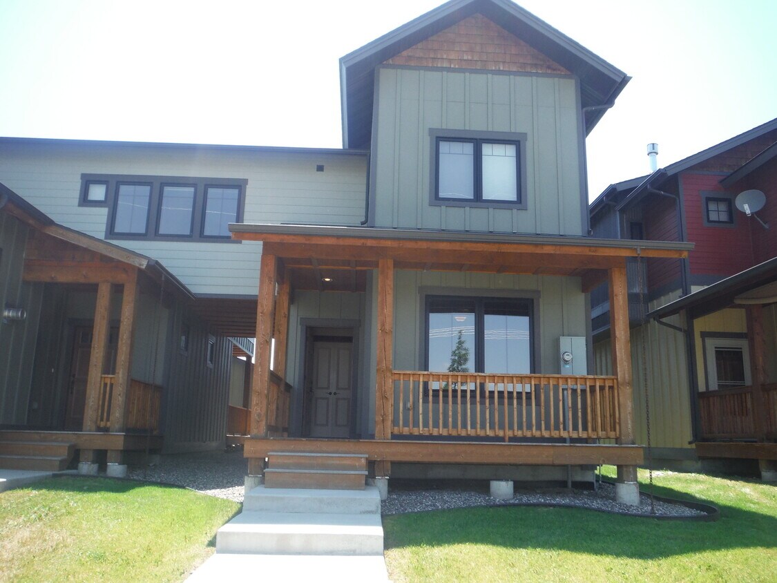 Foto principal - Gorgeous 3 Bedroom Condo- Across Street fr...