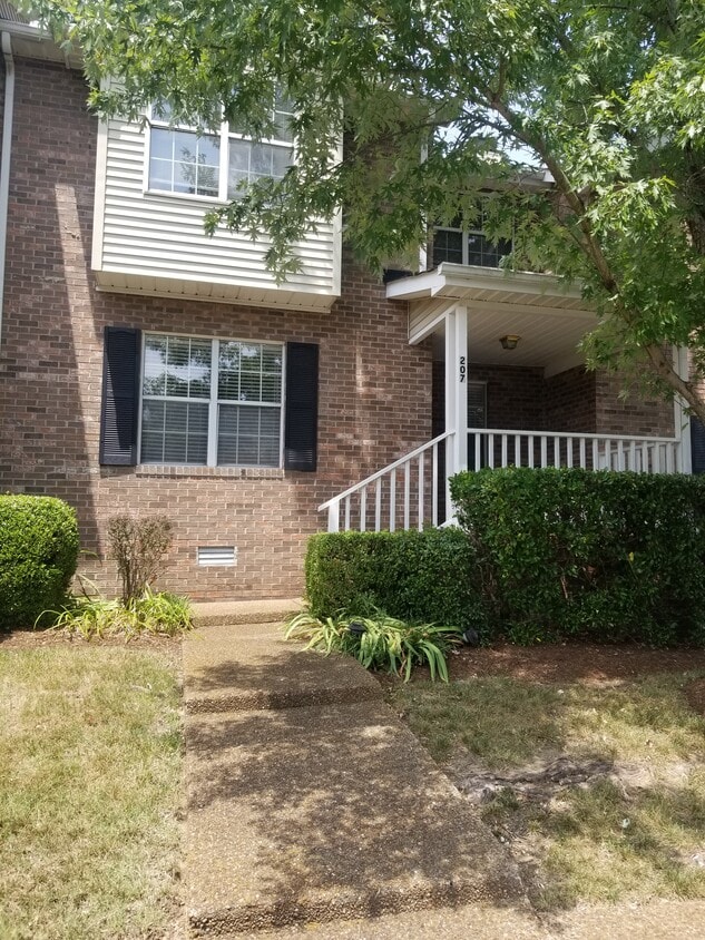 Primary Photo - 207 Pepper Ridge Cir