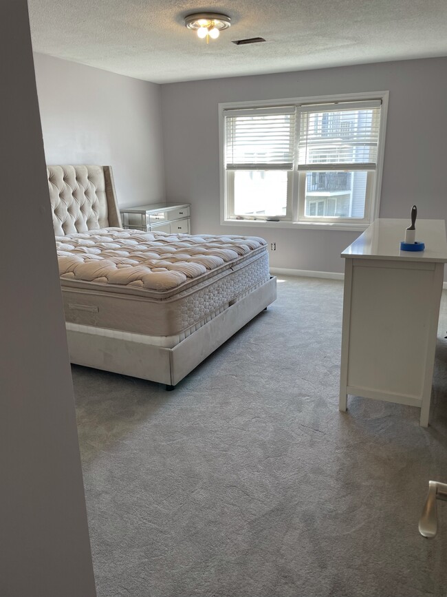 Master Bedroom - 225 Beach St