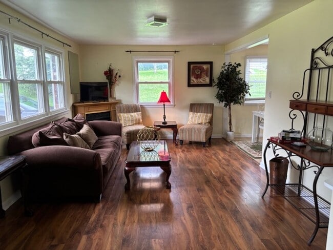 Building Photo - Knoxville 37921 - Fully Furnished, 3 bedro...