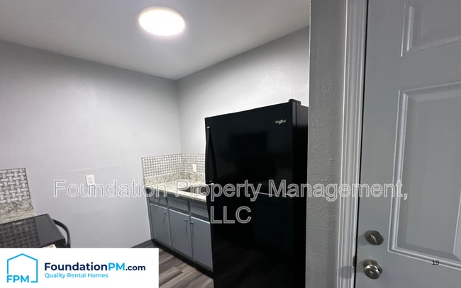 Building Photo - 1283 E Raines Rd