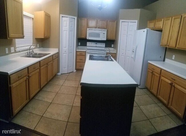 Foto del edificio - 4 br, 2 bath House - 821 Sunridge Village Dr