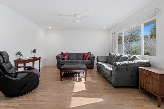 Building Photo - 1950 S Palm Canyon Dr