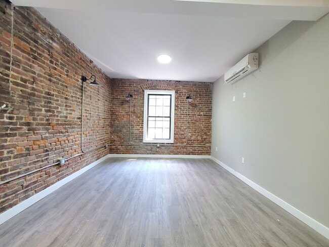 Unit 5 - 72 Arlington Ave