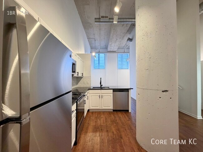 Foto del edificio - 320 W 7th St