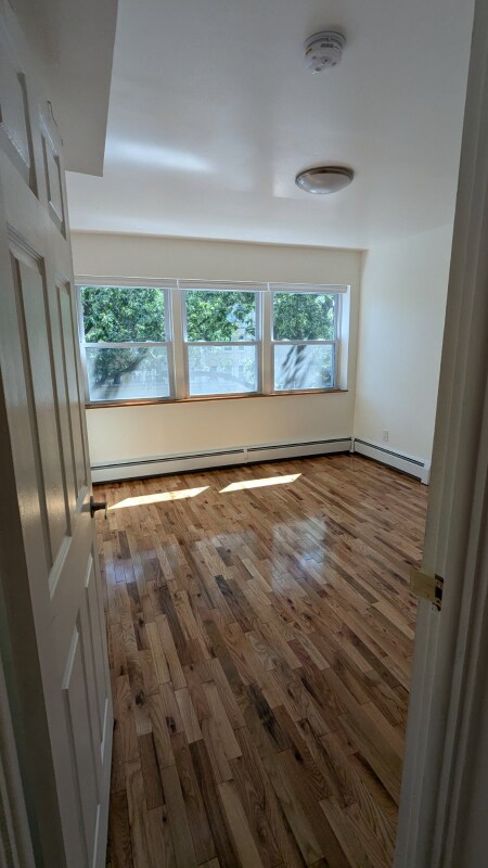Building Photo - 4906 N Hermitage Ave