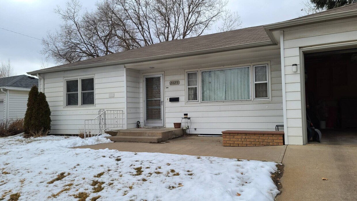 Foto principal - 2425 16th Ave