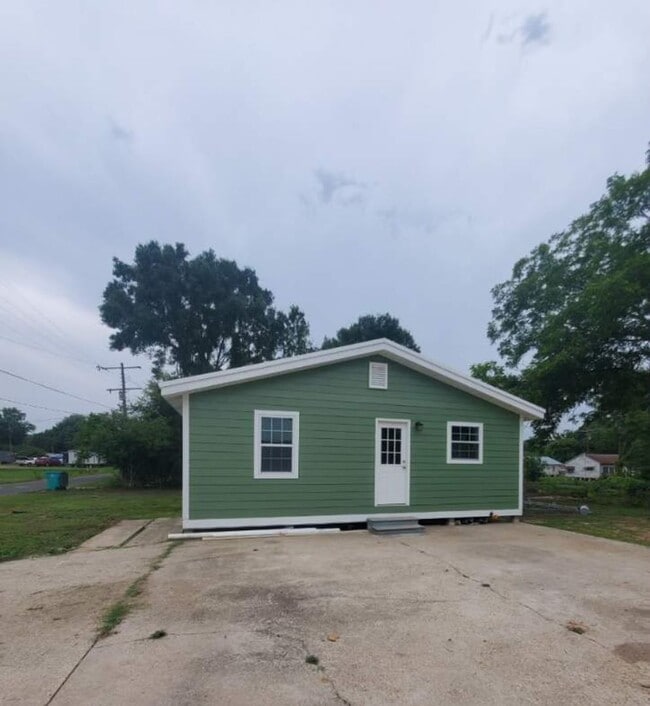 Building Photo - 353 Bayou Rd