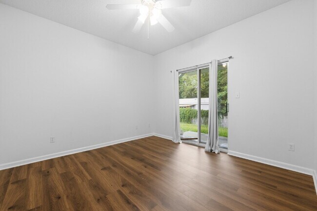 Foto del edificio - 3 Bed x 3 Bath with Garage!!!!