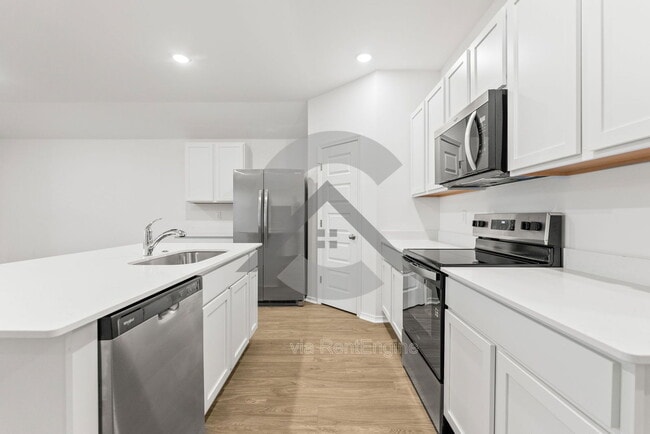 Building Photo - 112 E Sunbelt Ct