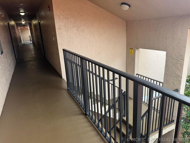Foto del edificio - 8781 Wiles Rd