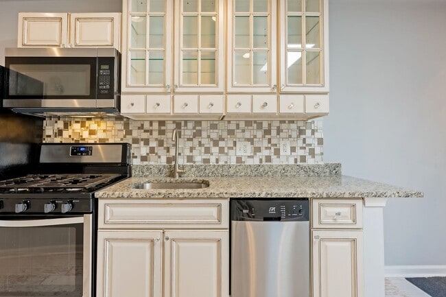 Building Photo - 1 BD  2 BA near the H St Corridor in Up an...