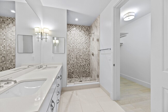 Building Photo - Elegant 2BR Boutique Condo in Dupont Circle