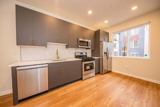 Kitchen - 2402 W Jefferson St