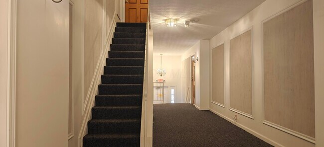 Building Photo - 1540 Slade Ave