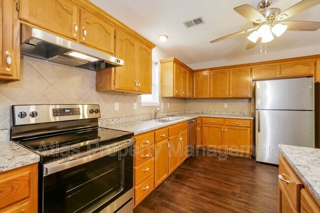 Foto del edificio - 422 Rachael Cir