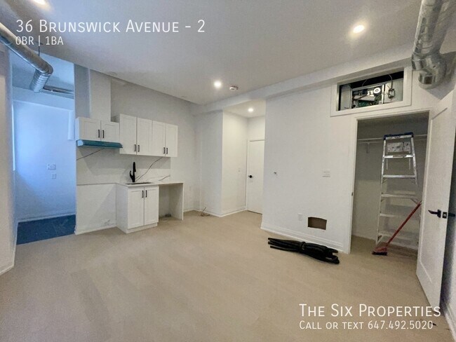 Photo du bâtiment - Brand New Bachelor Apartment in the Heart of Downtown