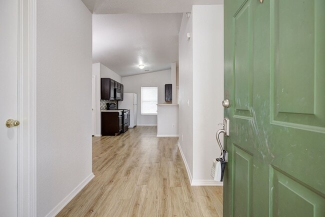 Building Photo - Beautiful 3 Bed 2 Bath in SouthWest Moore