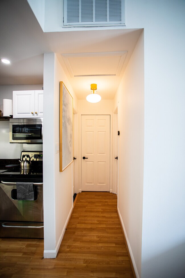 adelantamiento - 1011 Hunter St