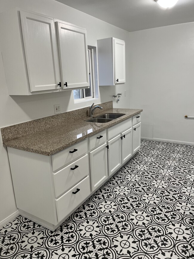 Building Photo - 207 Sheldon St