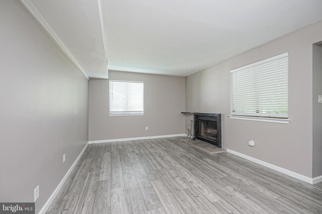 Building Photo - 905 Berwyck Ct