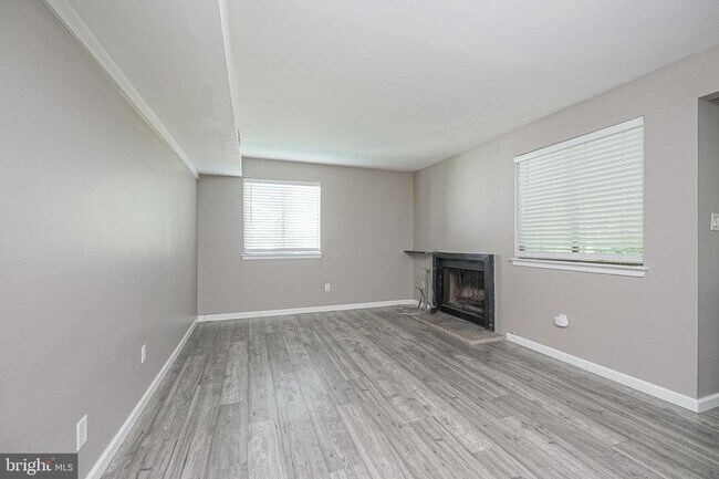 Foto del edificio - 905 Berwyck Ct