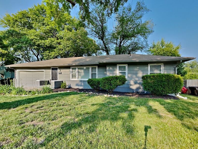 Foto principal - 3409 S Maywood Ave